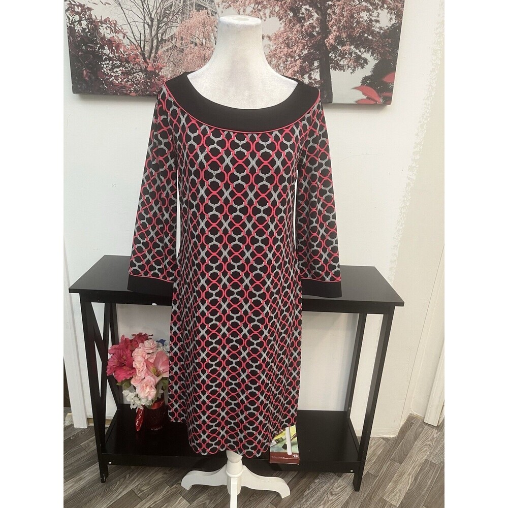 East 5th Women's Shift Dress Geometric Size M 3/4 Sleeve Pullover Round Neck